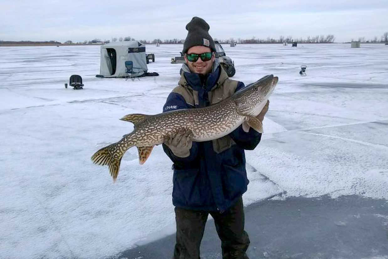 Ice Fishing Packages Cyrus Resort Lake of the Woods